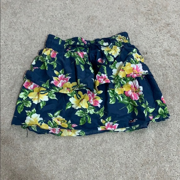 Hollister flower patterned skirt - Picture 1 of 6
